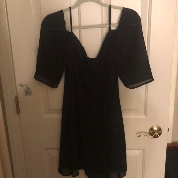 Little black dress cold shoulder size small - Picture 1 of 7